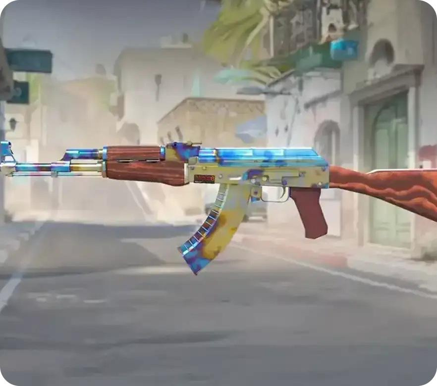 Een kleurrijk pistool met een levendige, holografische afwerking in blauw en oranje wordt tentoongesteld in een zonnige, lege straat met mediterrane architectuur