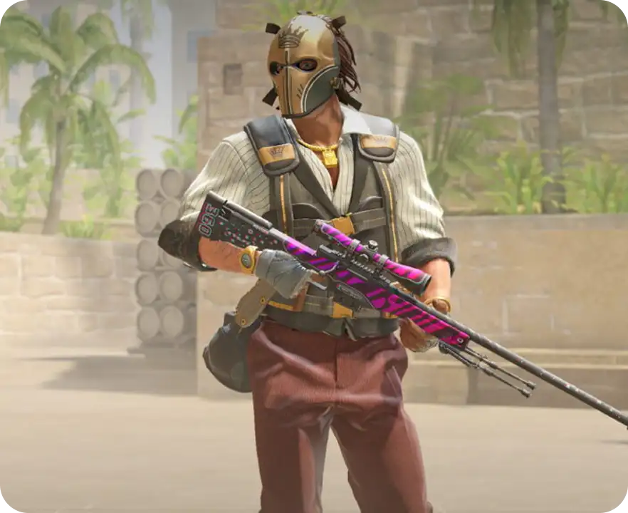 Een gemaskerd personage houdt een felpaars sluipschuttersgeweer vast in een zonnige binnenplaats. Palmbomen en stenen muren zorgen voor een tropische, avontuurlijke sfeer